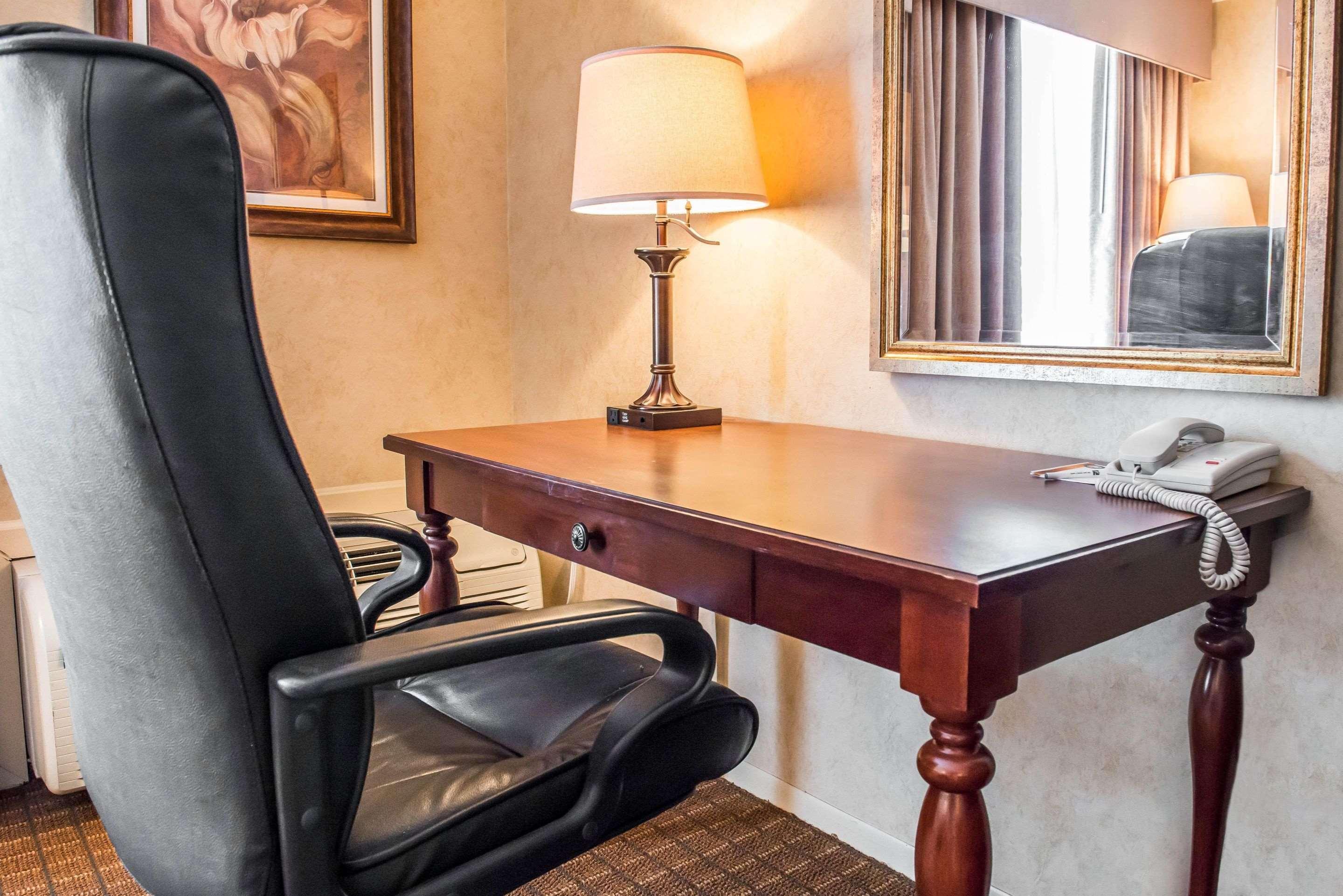 Quality Inn Pittsburgh Airport 오크데일 외부 사진