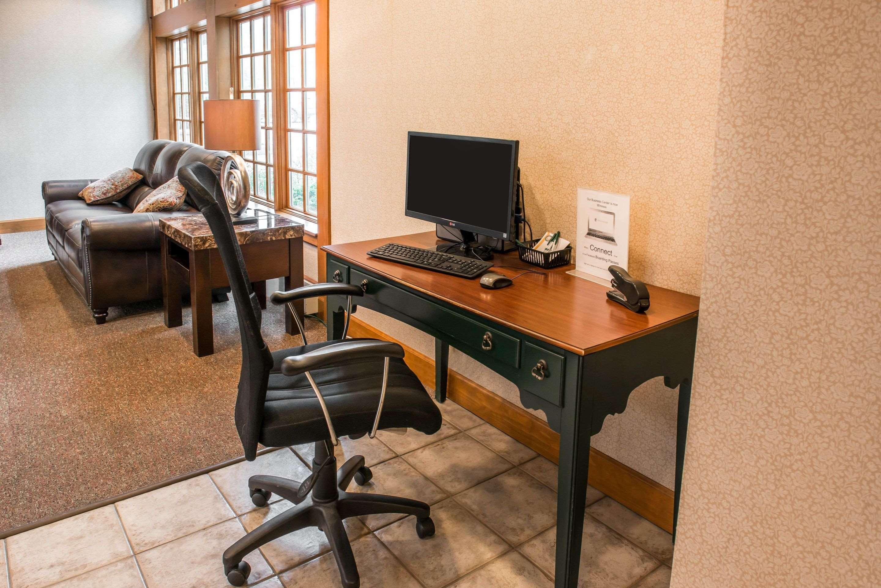 Quality Inn Pittsburgh Airport 오크데일 외부 사진