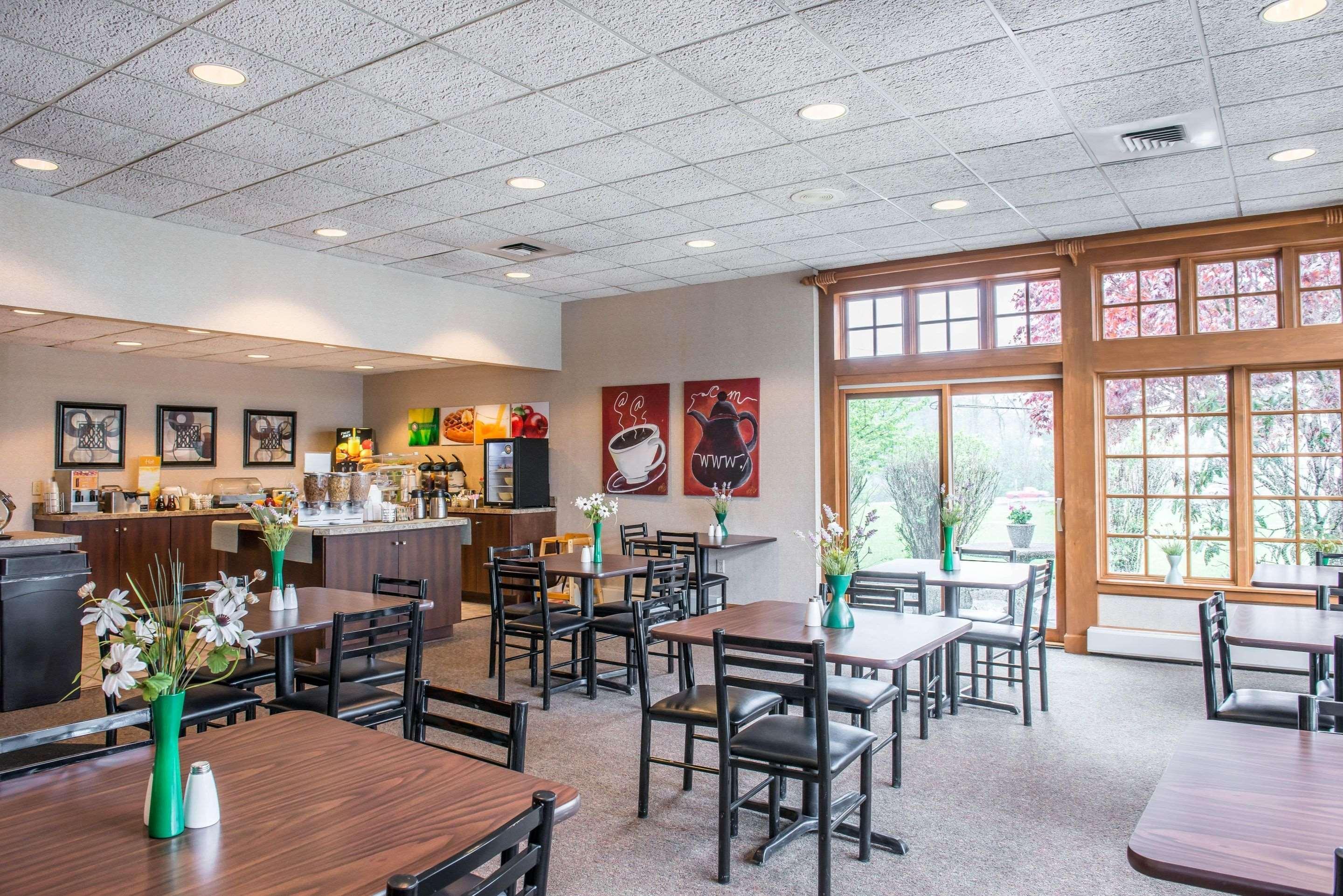 Quality Inn Pittsburgh Airport 오크데일 외부 사진