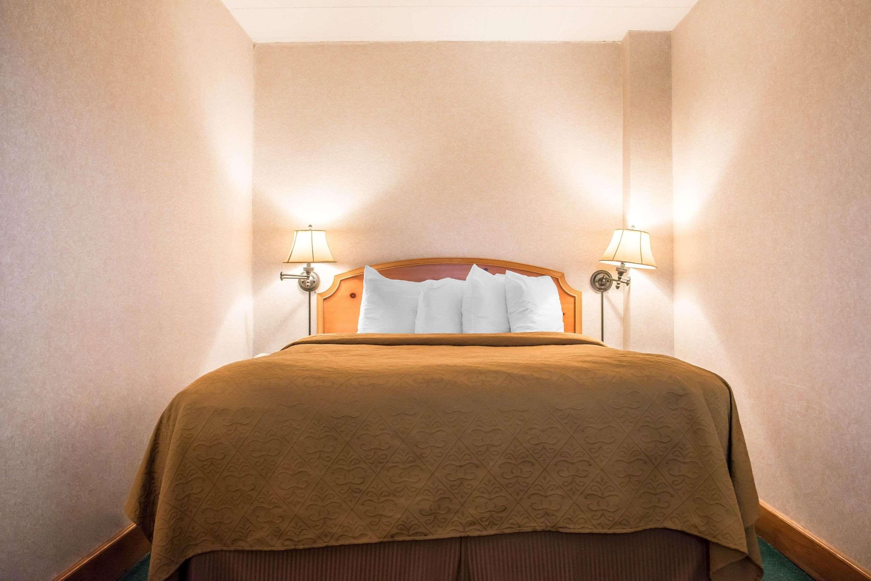 Quality Inn Pittsburgh Airport 오크데일 외부 사진