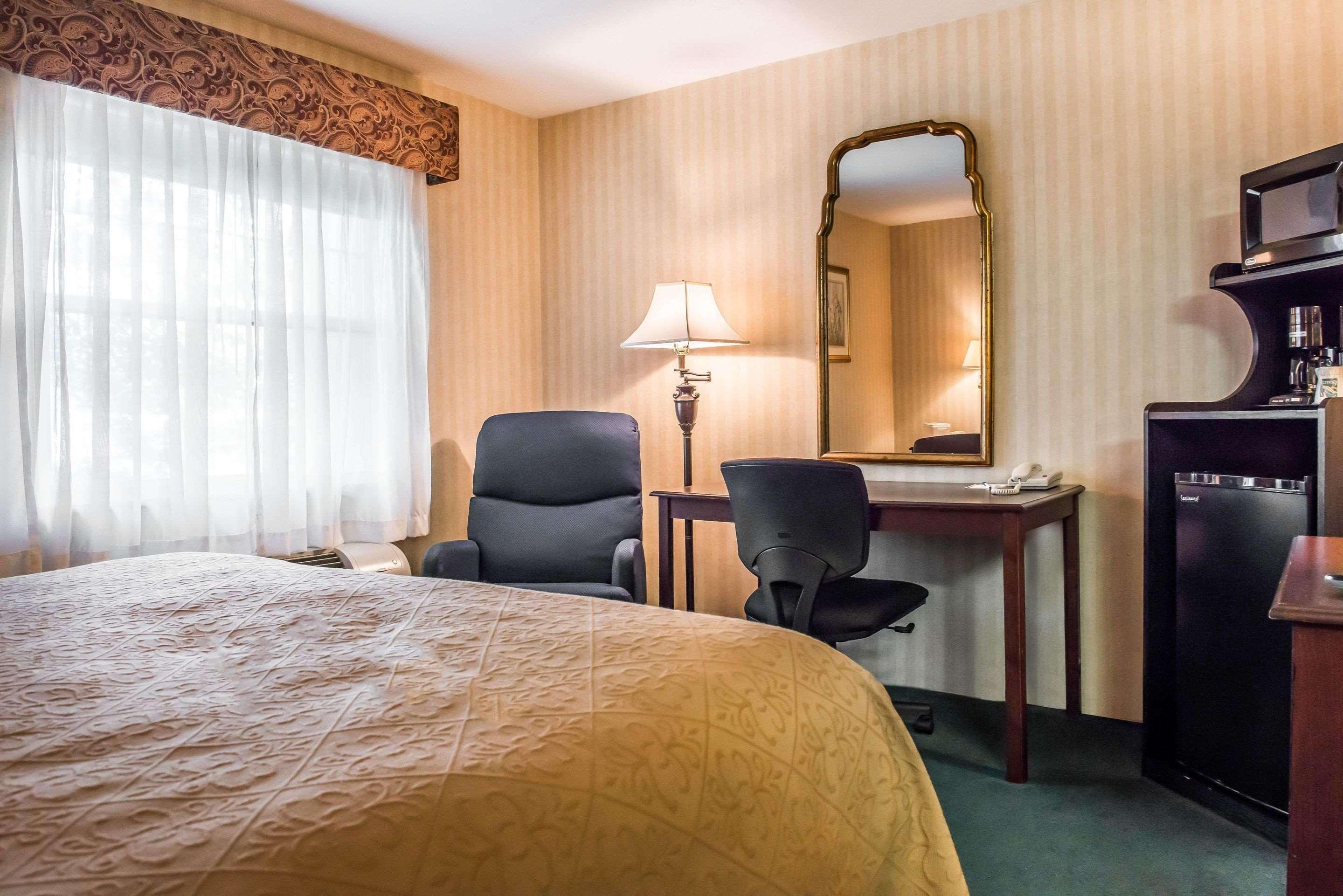 Quality Inn Pittsburgh Airport 오크데일 외부 사진