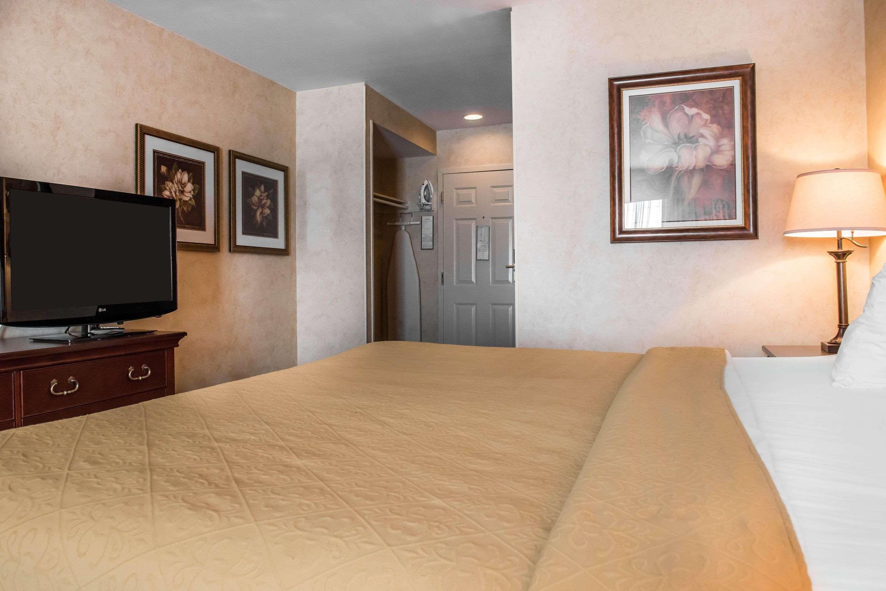 Quality Inn Pittsburgh Airport 오크데일 외부 사진