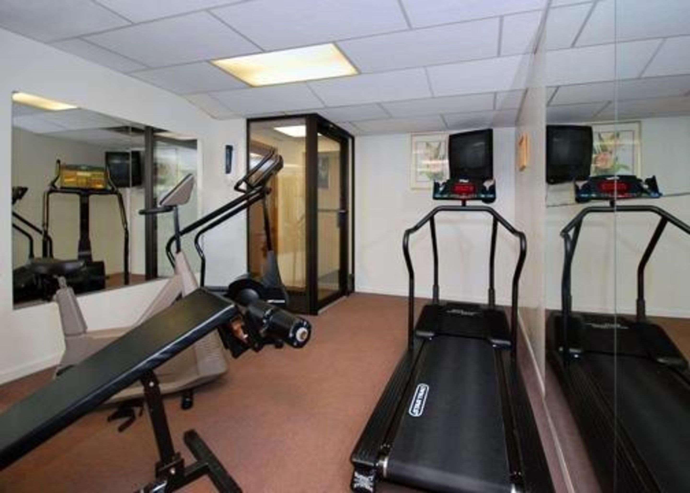 Quality Inn Pittsburgh Airport 오크데일 외부 사진