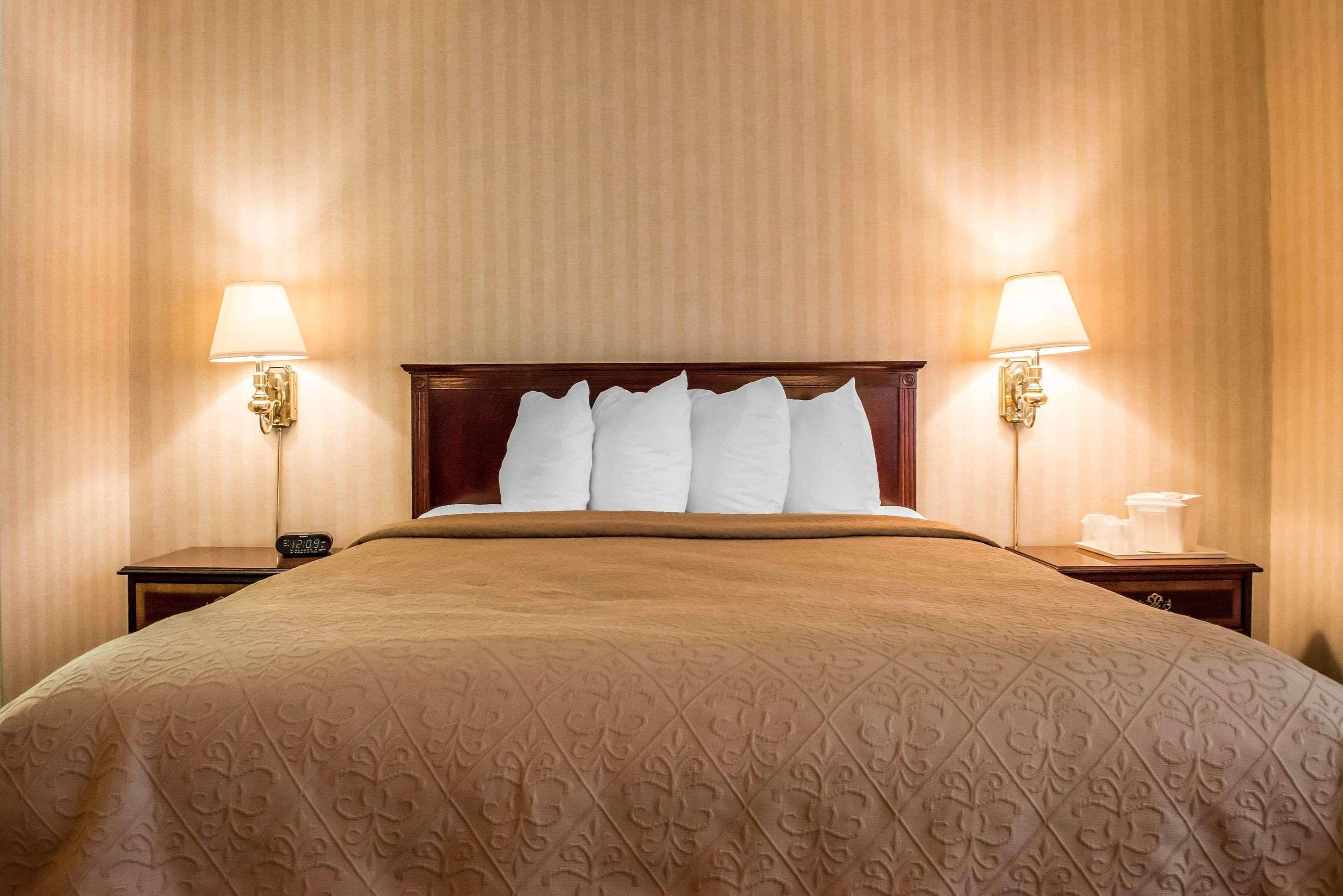 Quality Inn Pittsburgh Airport 오크데일 외부 사진