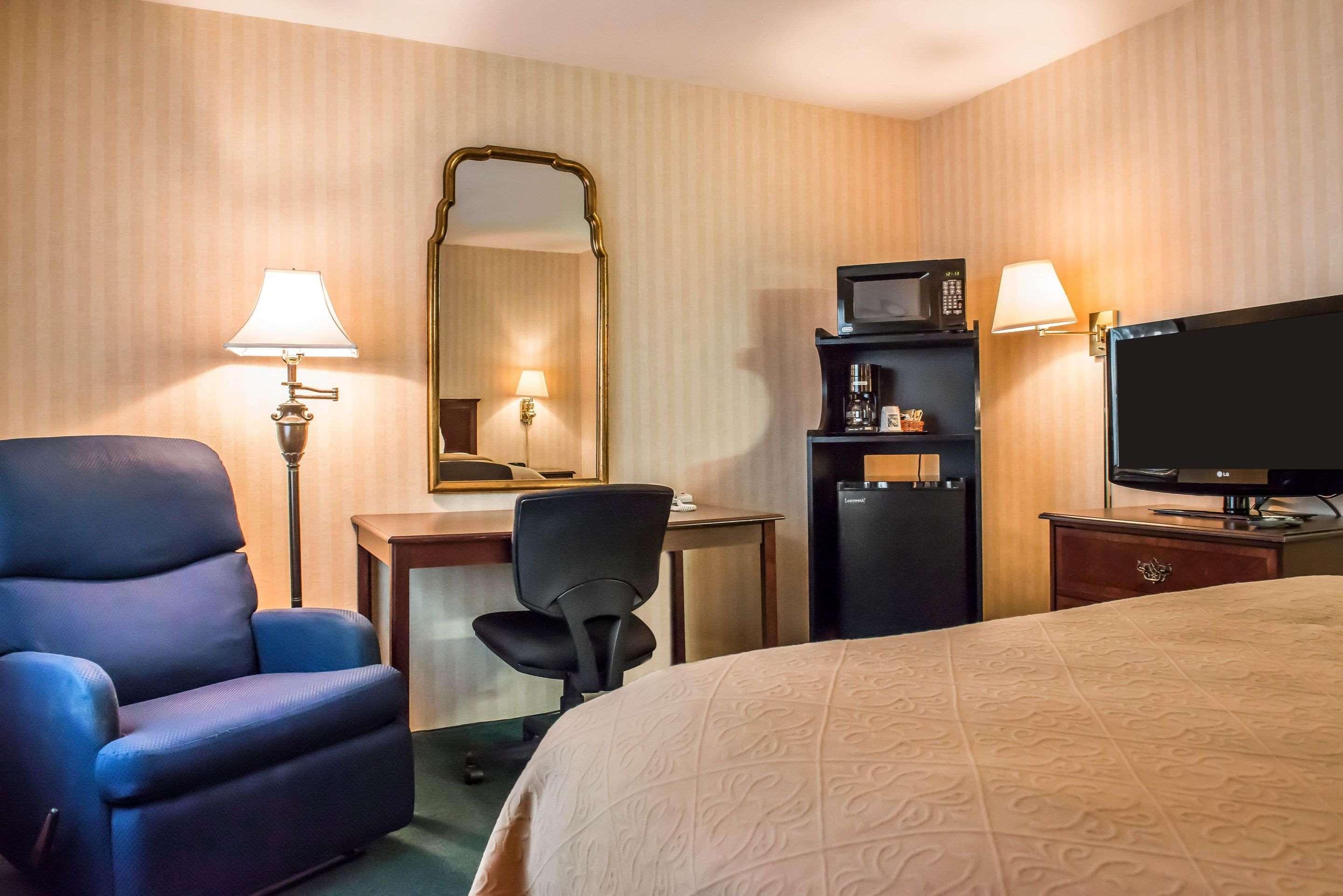 Quality Inn Pittsburgh Airport 오크데일 외부 사진