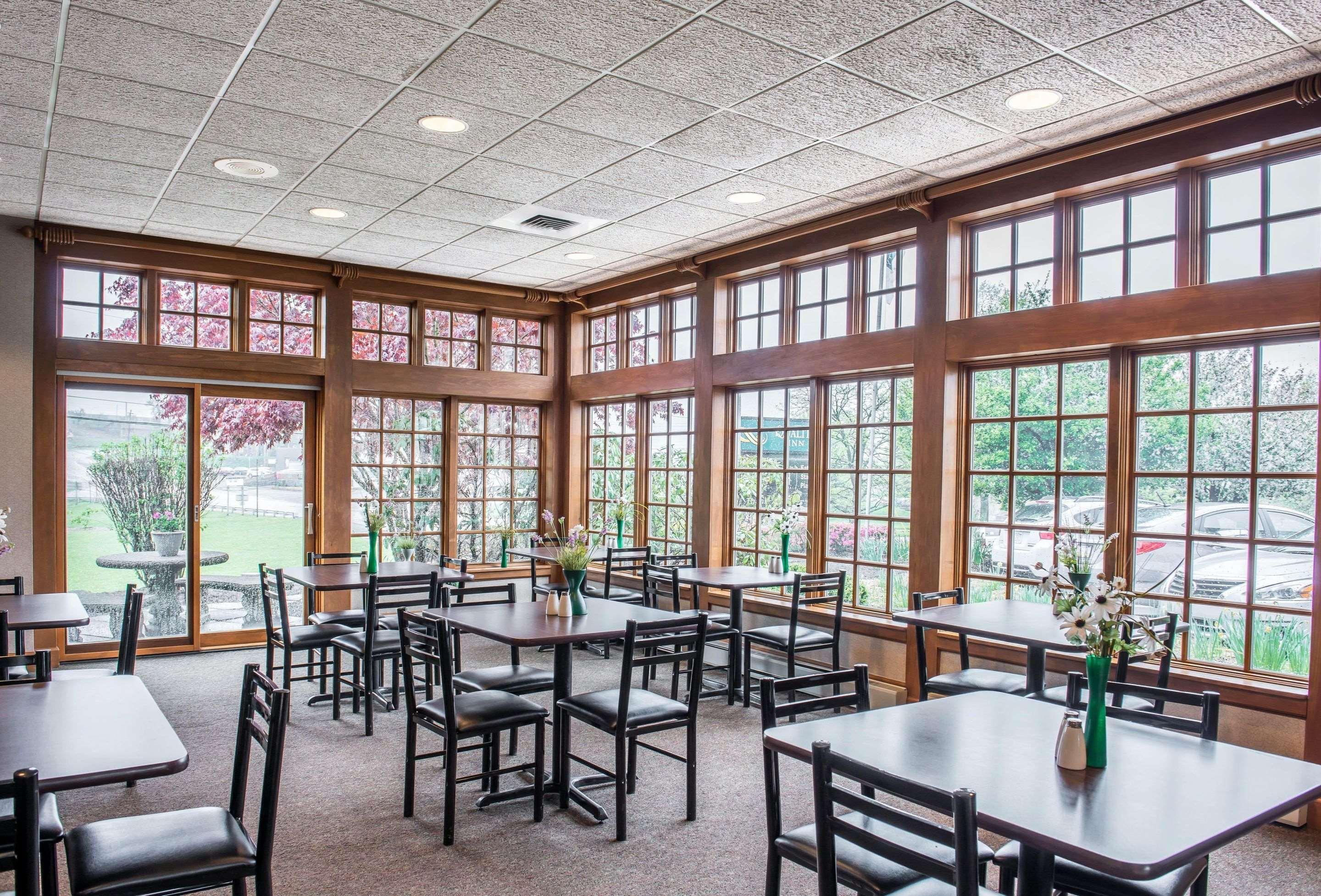 Quality Inn Pittsburgh Airport 오크데일 외부 사진
