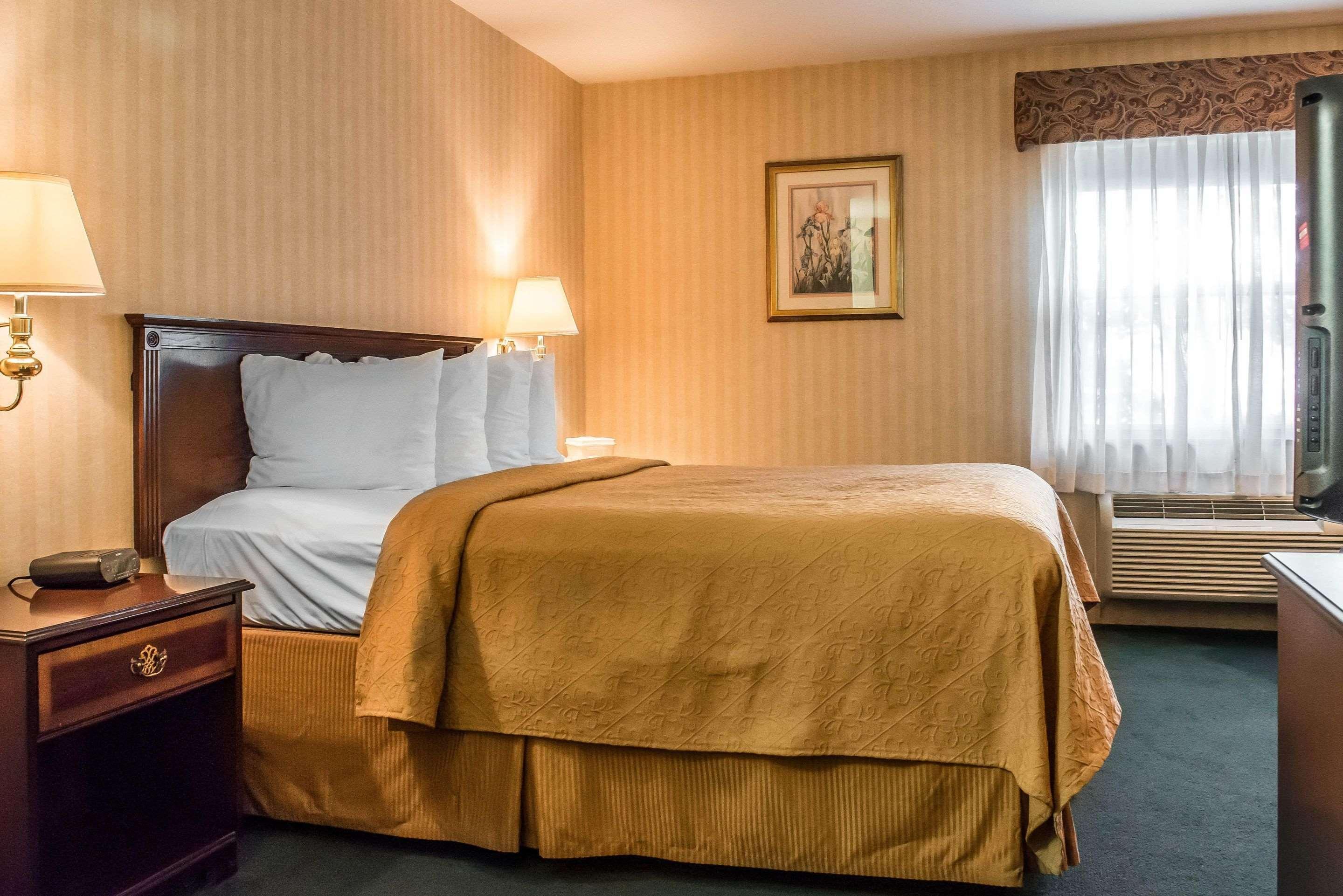 Quality Inn Pittsburgh Airport 오크데일 외부 사진