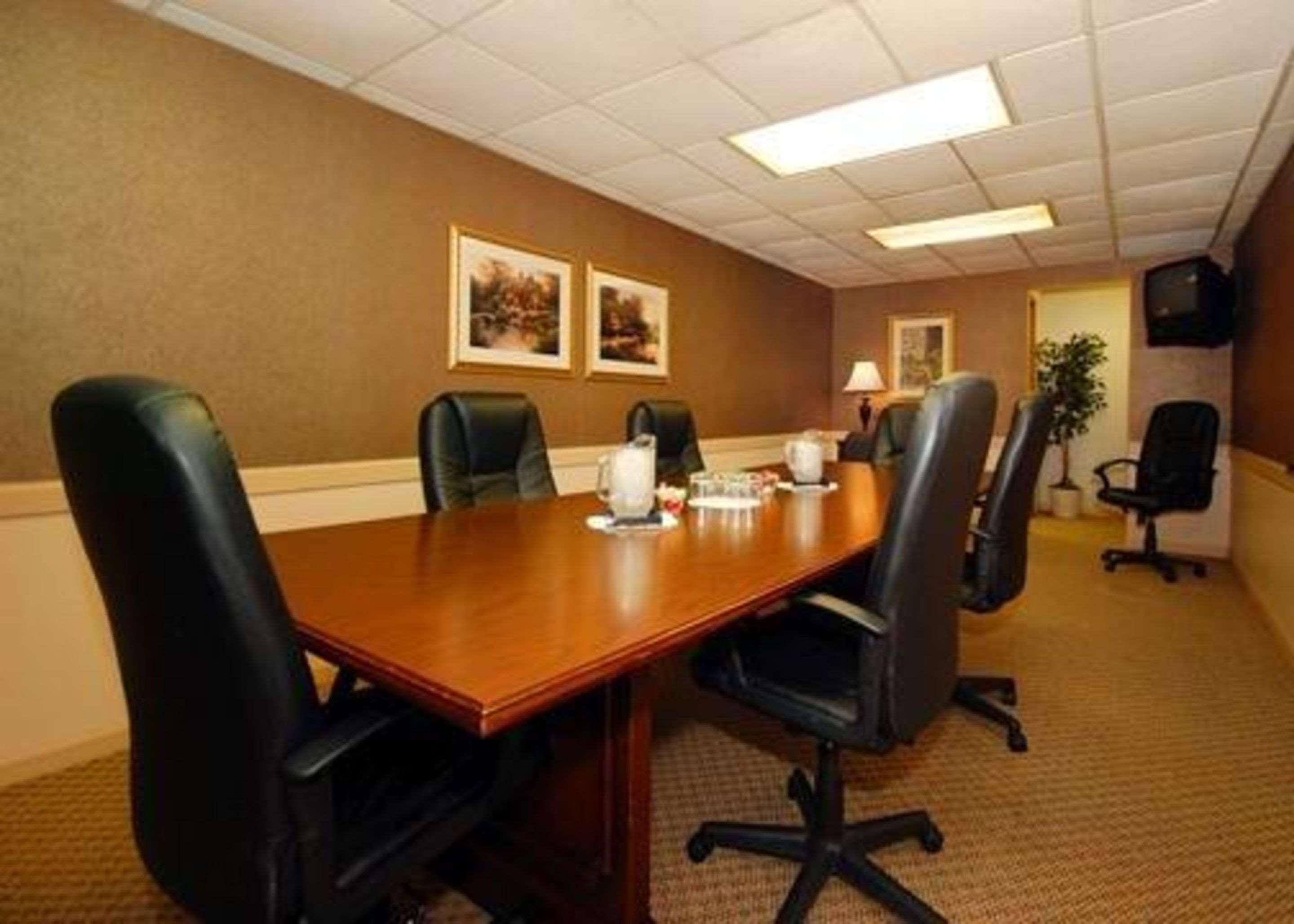 Quality Inn Pittsburgh Airport 오크데일 외부 사진