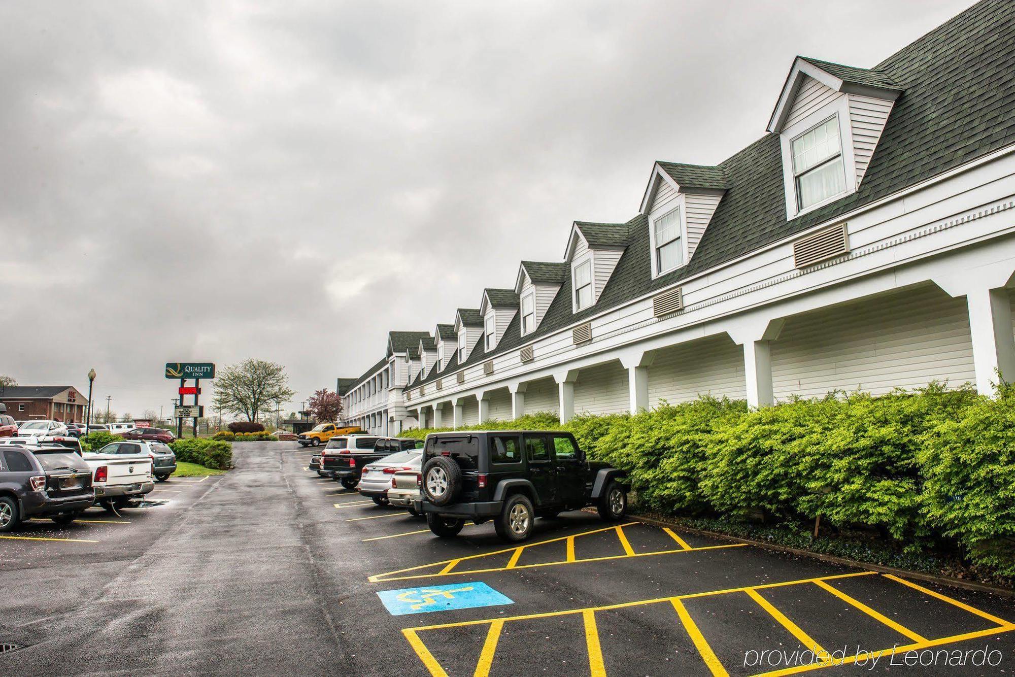 Quality Inn Pittsburgh Airport 오크데일 외부 사진