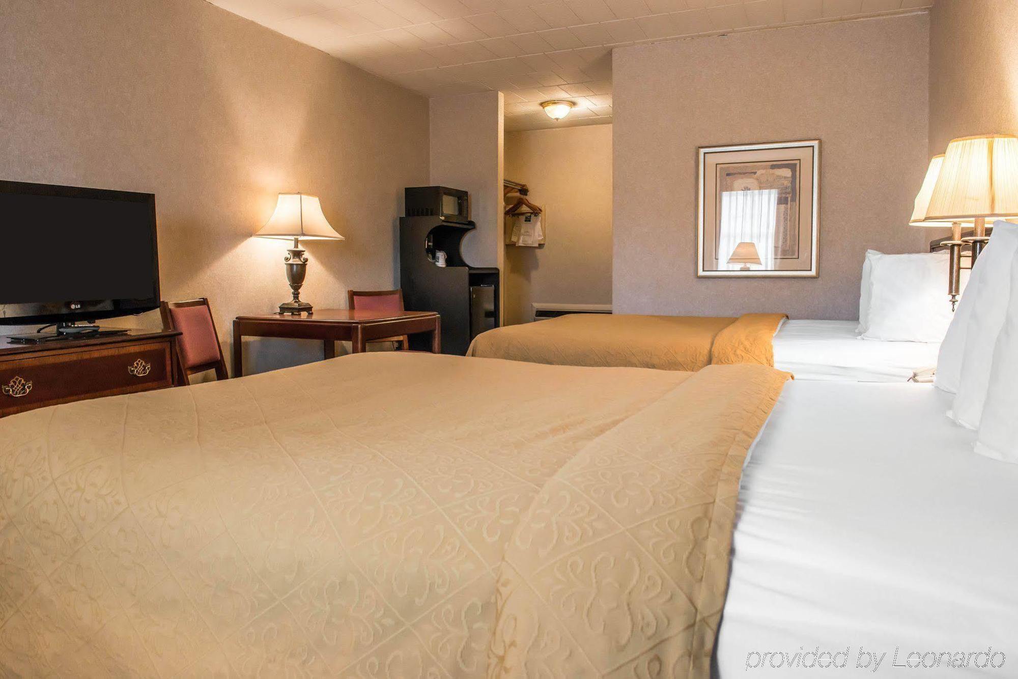 Quality Inn Pittsburgh Airport 오크데일 외부 사진