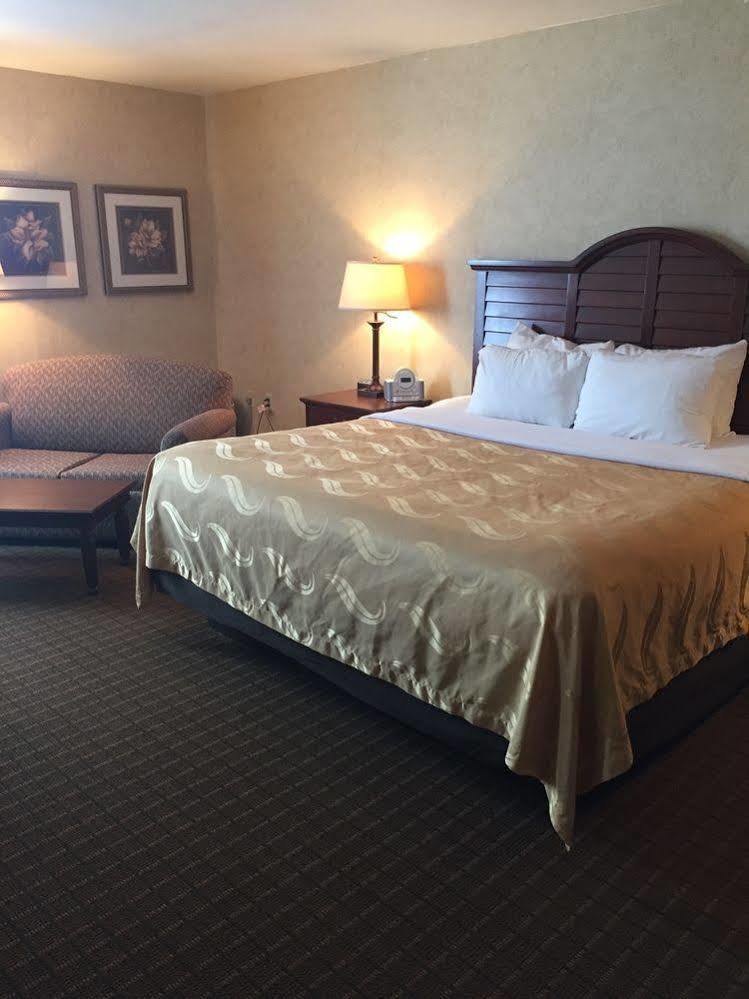 Quality Inn Pittsburgh Airport 오크데일 외부 사진