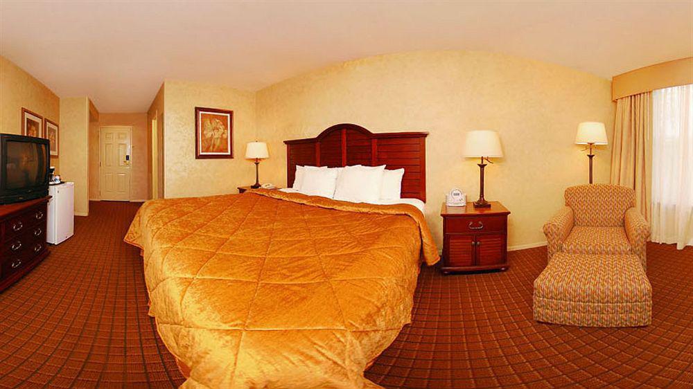 Quality Inn Pittsburgh Airport 오크데일 외부 사진