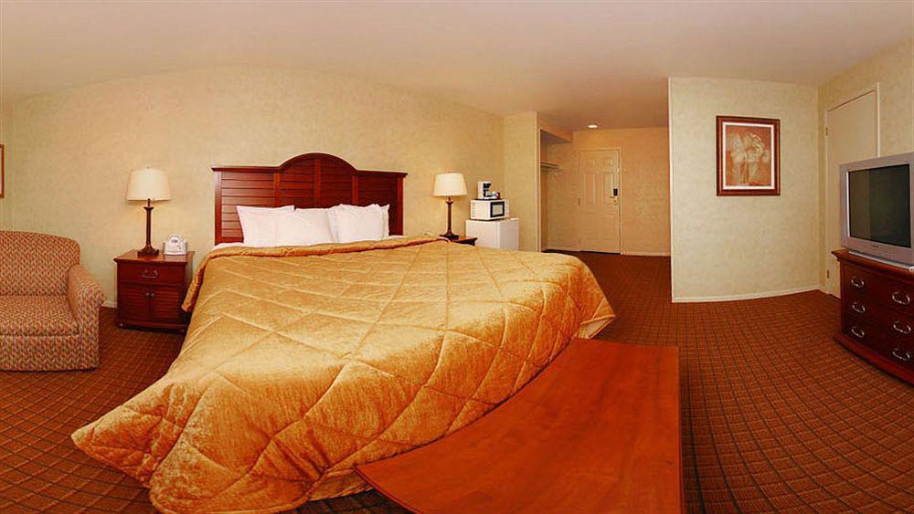 Quality Inn Pittsburgh Airport 오크데일 외부 사진